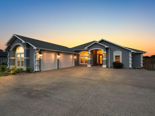 3726 Amanda Ln, Robstown, TX 78380