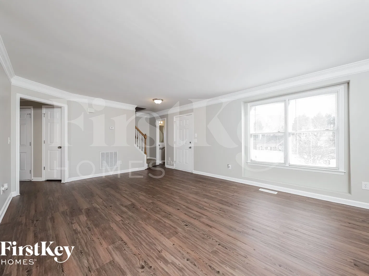 4 bed, 2.5 bath, 1958 sqft, $2,320 — Photo 2