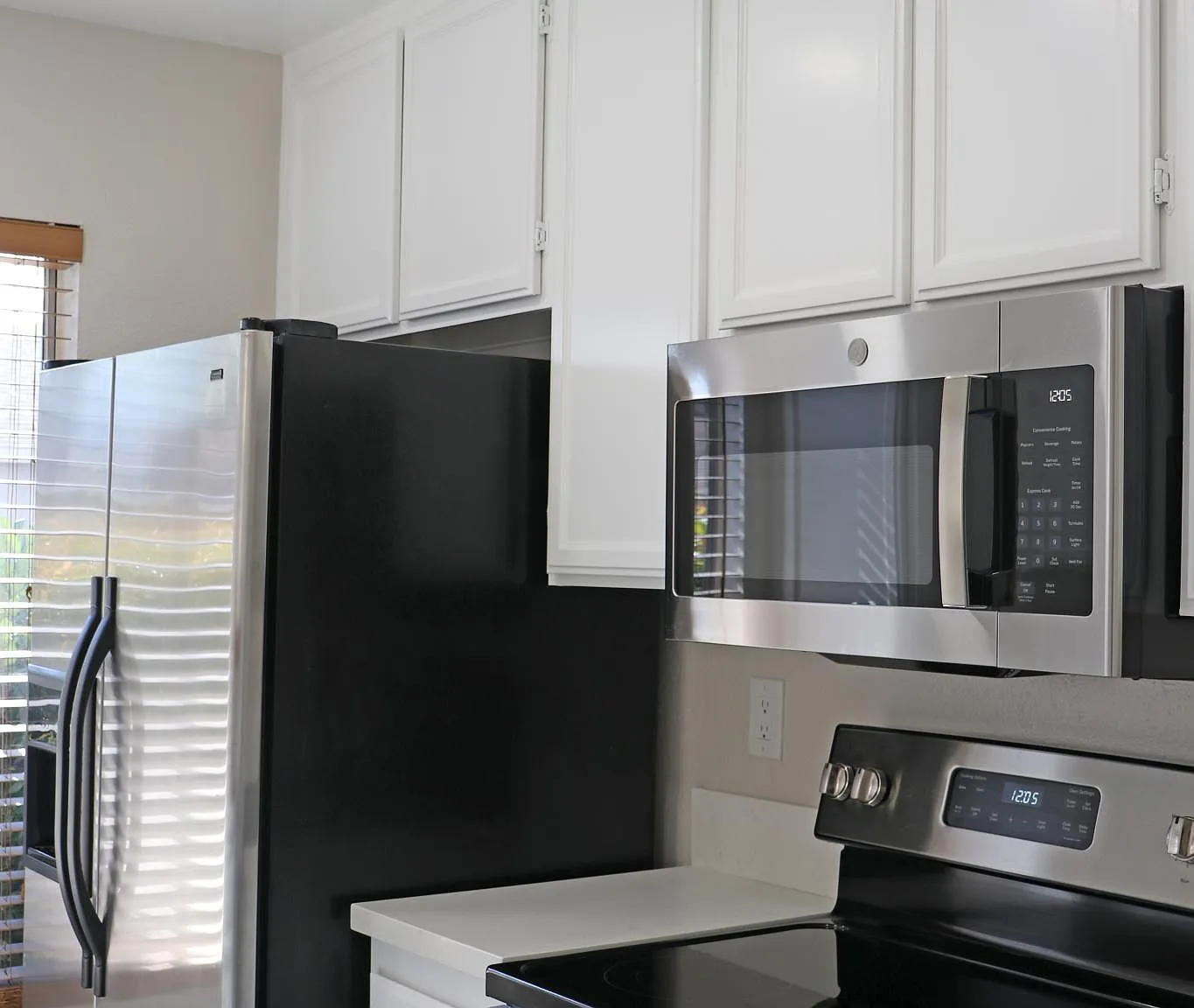 2 bed, 878 sqft, $2,700 — Photo 3
