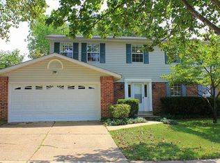 1392 Justerini Dr, Ballwin, MO 63011