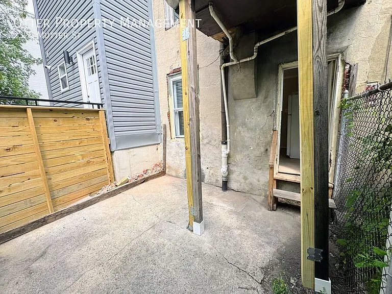 2320 Mutter St — Photo 26
