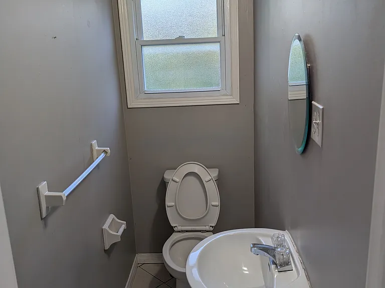 61 Ashley Cres — Photo 13