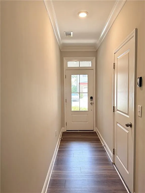 4 bed, 3.5 bath, 2692 sqft, $4,200 — Photo 2
