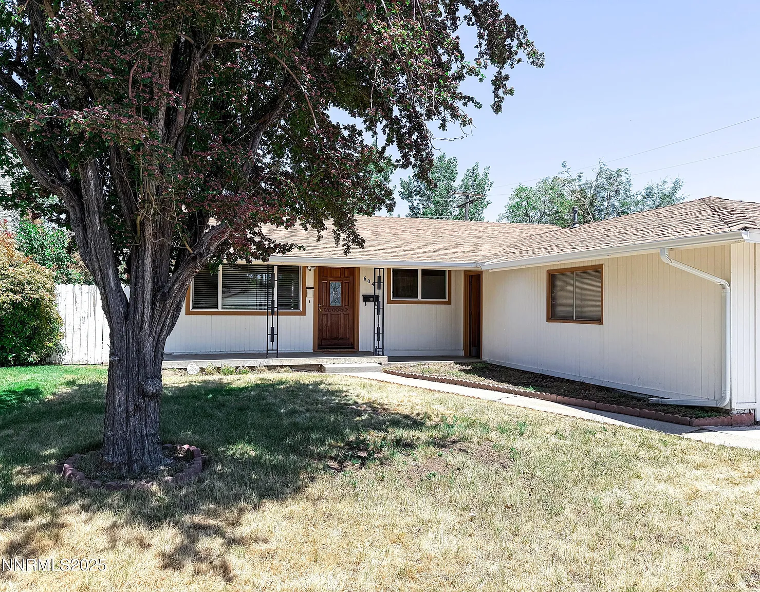 604 W Winnie Ln photo 1