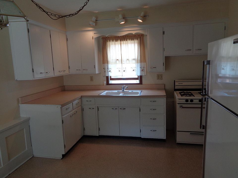 2nd image of 806 Maple Ave APT 2A