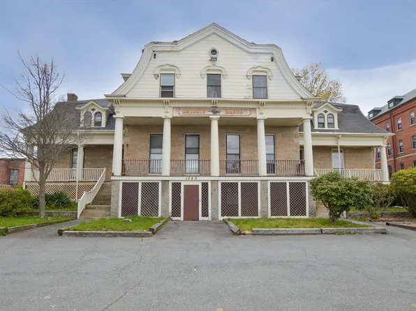 1049 Pleasant St, New Bedford, MA
