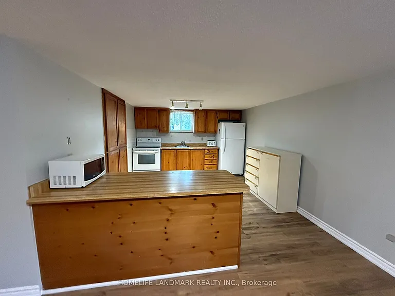 174 Colborne St W — Photo 1