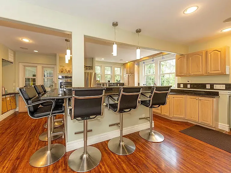 5951 Som Center Rd — Photo 37