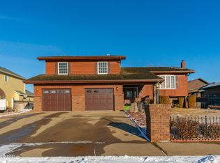 1852 Prairie Oak Dr, Dickinson, ND 58601