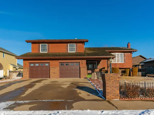 1852 Prairie Oak Dr, Dickinson, ND 58601