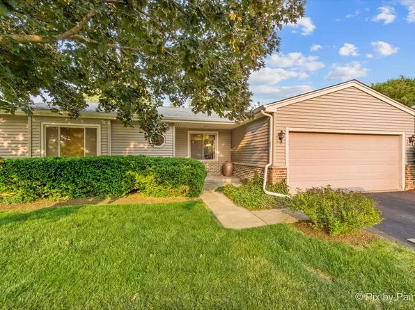 592 Blackhawk Dr, Batavia, IL 60510