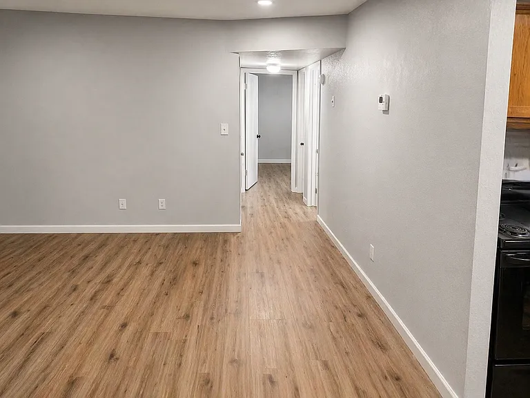 221 E Olive St — Photo 13