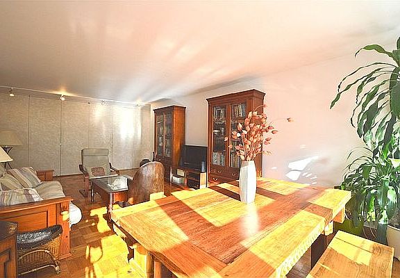 4th image of 155 E 38th St APT 9D