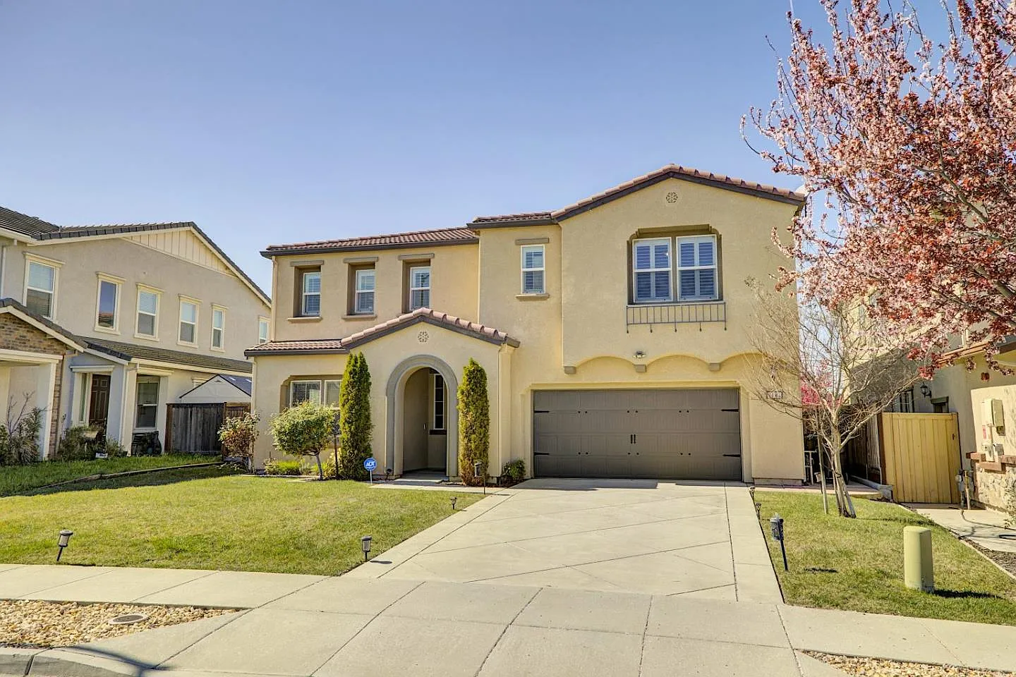 2481 Coloma Ln photo 1