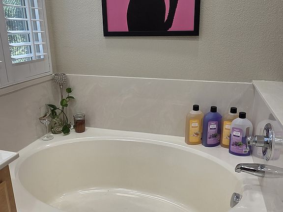 3rd image of 1013 Thompson Cir #1