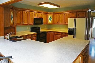 4th image of 32611 Greenwood Dr