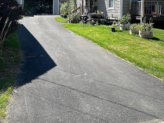 4th image of 44 Railroad St