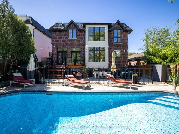 242 Betty Ann Dr, Toronto, ON M2R 1A7