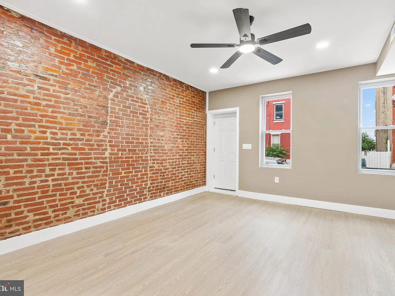 4 bed, 1.5 bath, 1438 sqft, $2,300 — Photo 3