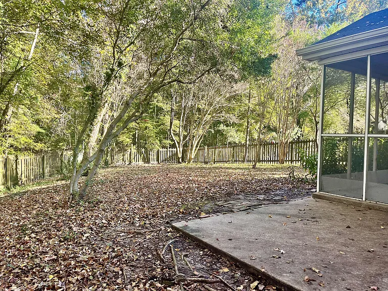 524 Beverly Dr — Photo 17
