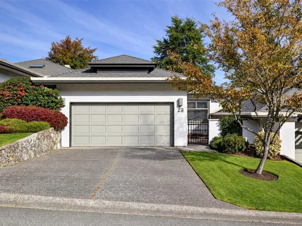 4360 Emily Carr Dr #23, Saanich, BC V8X 4Y4