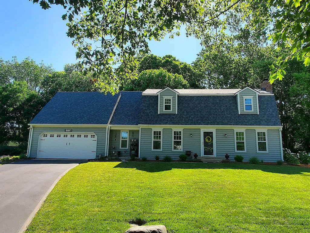 8407 Castlebrook Dr photo 1
