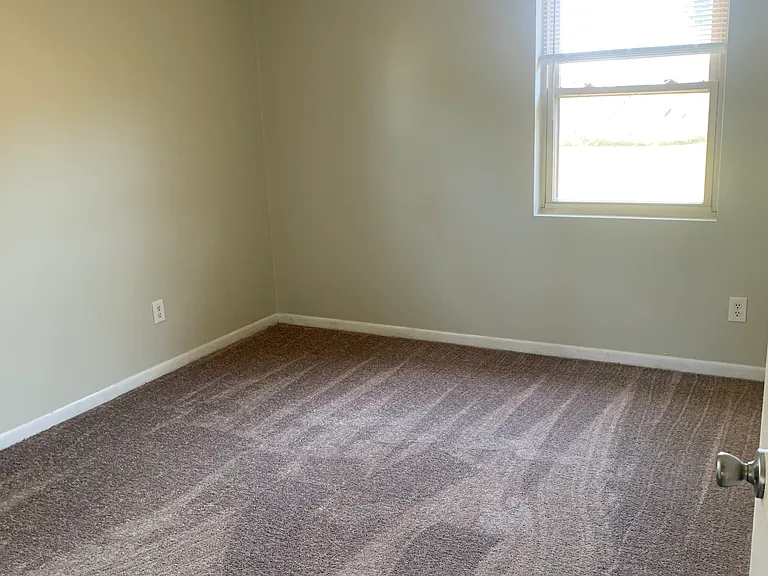 106 Oak St — Photo 9