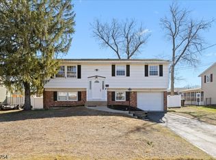 27 Evergreen Ln, Burlington, NJ 08016