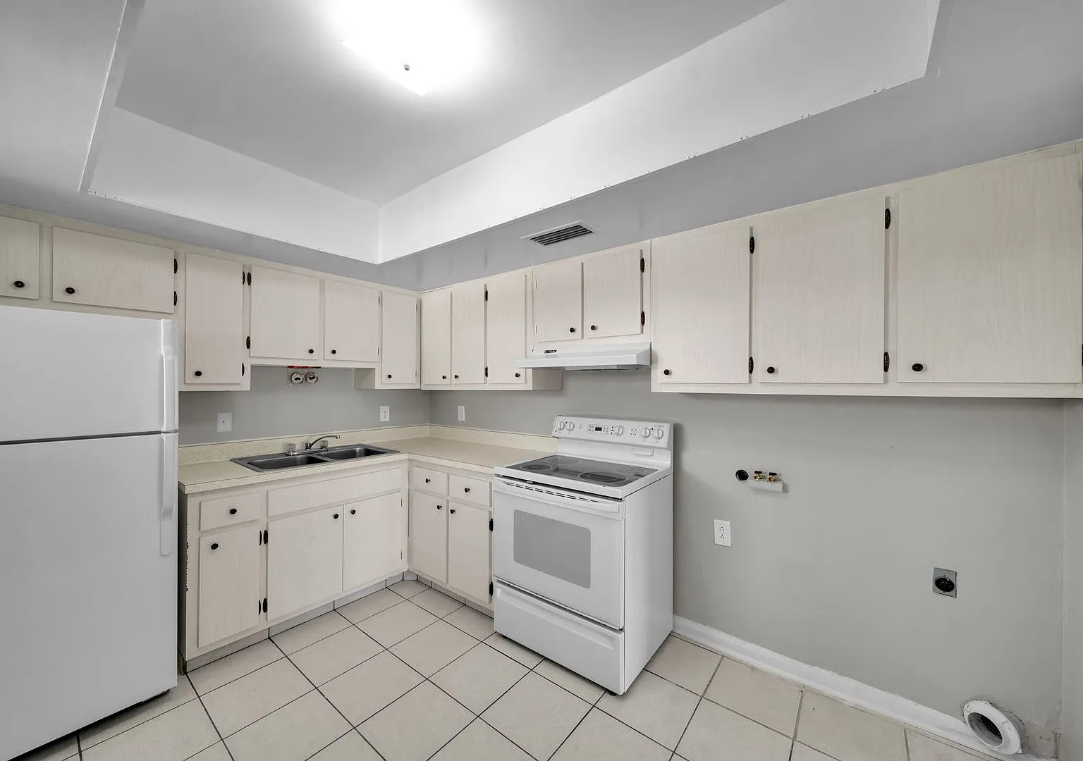 4824 Lucaya Dr — Photo 3