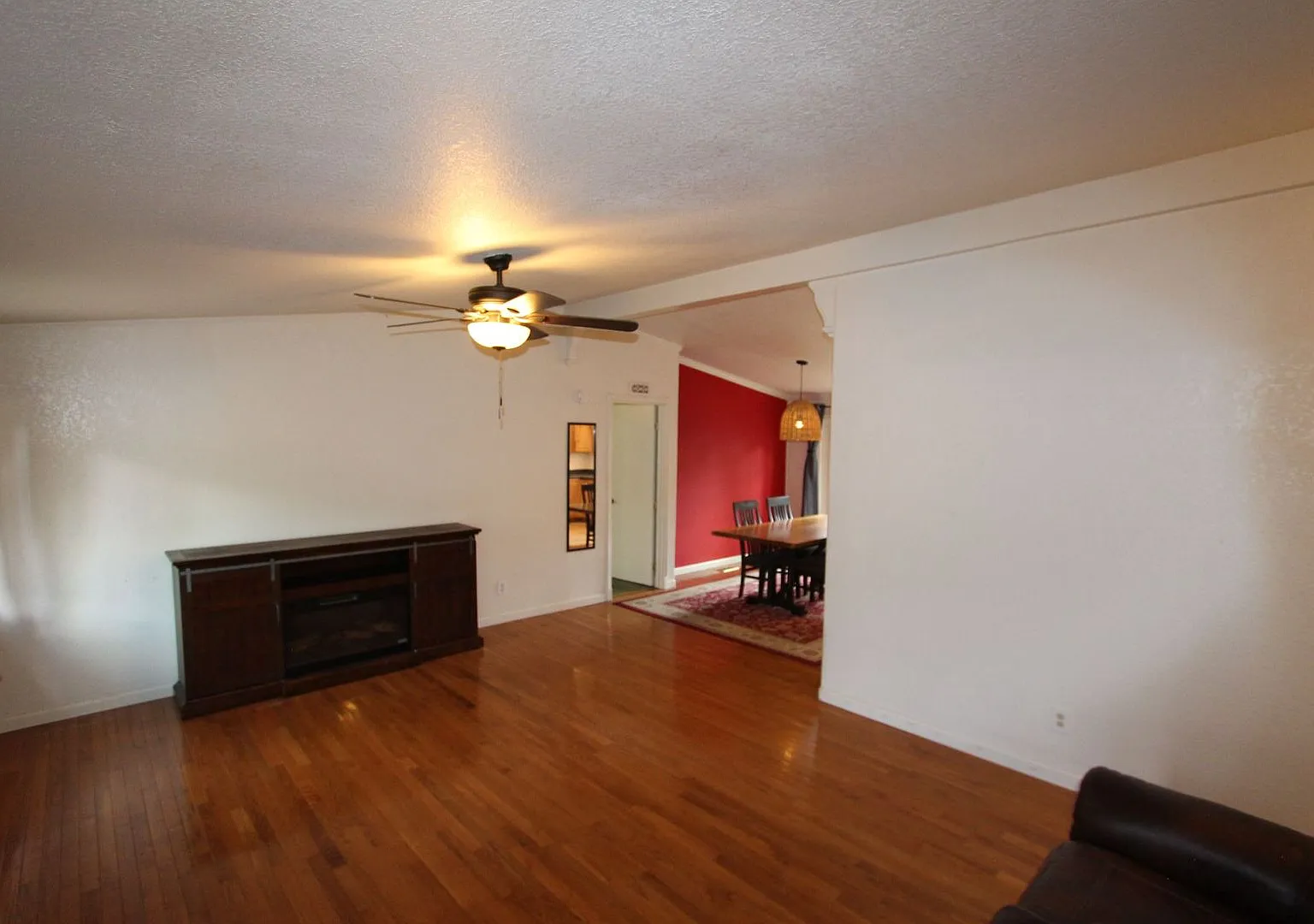 3 bed, 1344 sqft, $2,700 — Photo 3