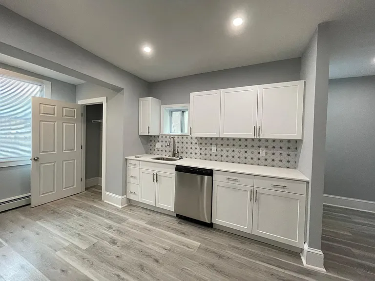 4449 Morris St — Photo 5