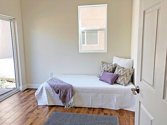 3rd image of 10211 Tujunga Canyon Blvd #110