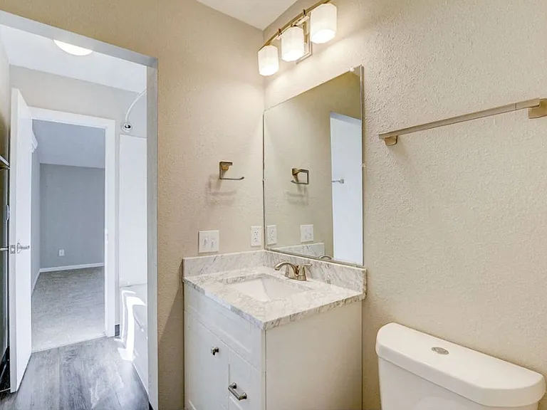 Lake Country Village Apartments — Photo 16