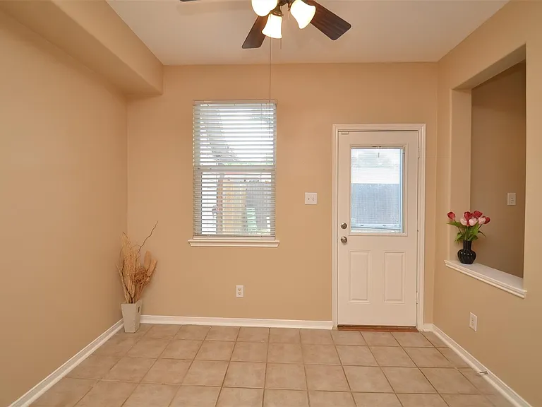 2911 Meadowglen Cv — Photo 43