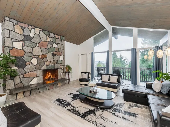 953 Ranch Park Way, Coquitlam, BC V3C 2H7