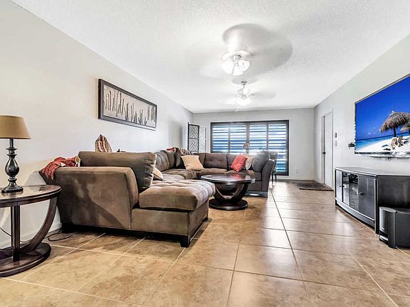 2nd image of 4761 Greentree Cres APT B