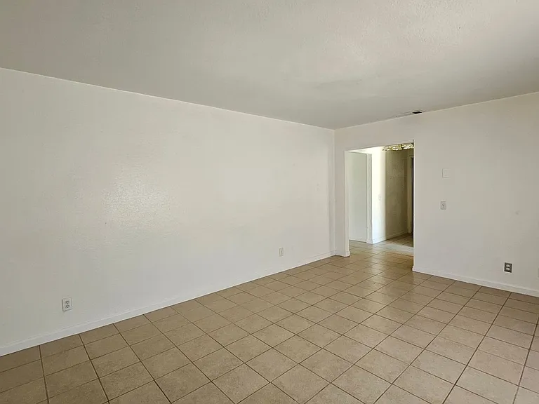 21398 Baldwin Ln — Photo 3