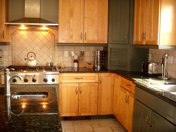 Gourmet kitchen, granite counters, center island, tile floor.