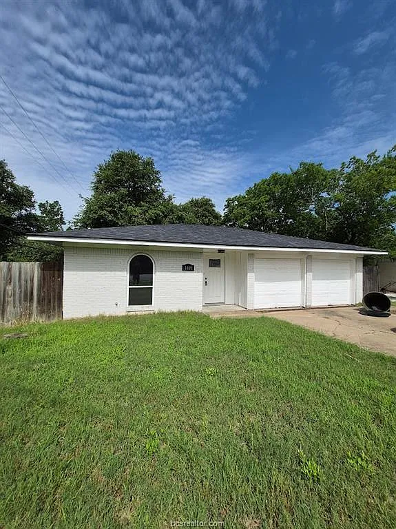 3 bed, 1141 sqft, $2,000 — Photo 2