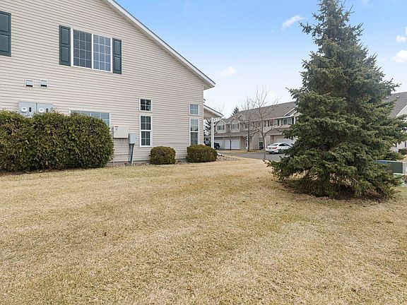 5th image of 166 Bridgewater Trl