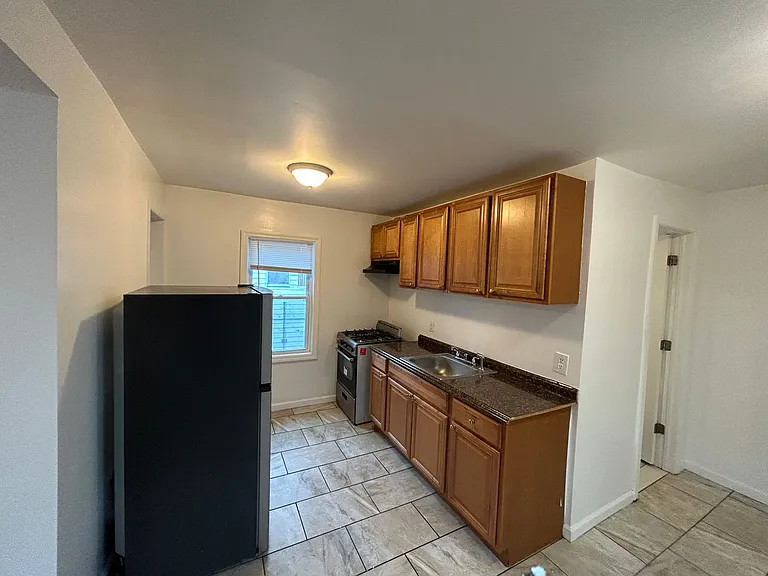 1292 Washington Ave — Photo 7
