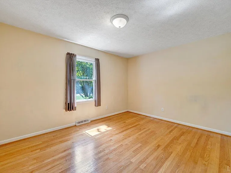 405 Oakland Cir — Photo 20
