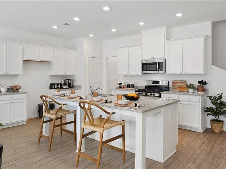 130 Star Ct — Photo 4
