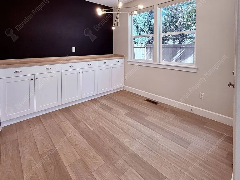 790 NE Isabella Ln — Photo 9