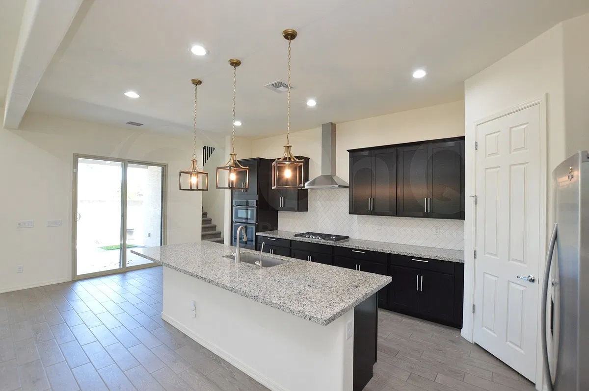 3 bed, 2.5 bath, 2325 sqft, $3,495 — Photo 3