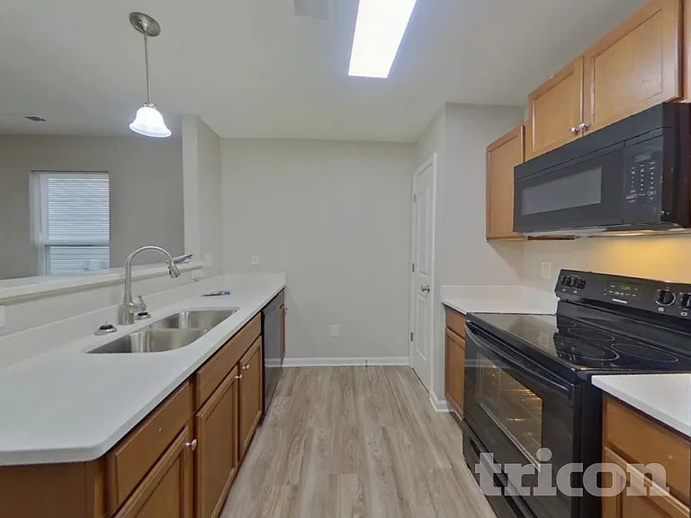2423 Shad Ct — Photo 6