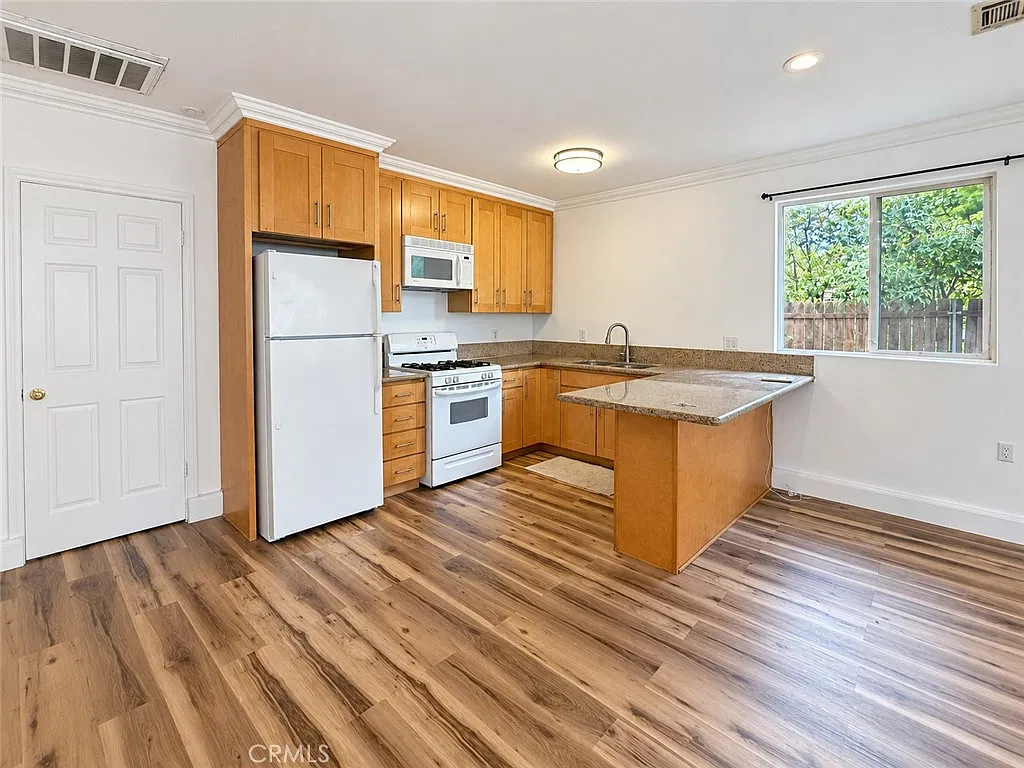 1 bed, 600 sqft, $2,100 — Photo 4