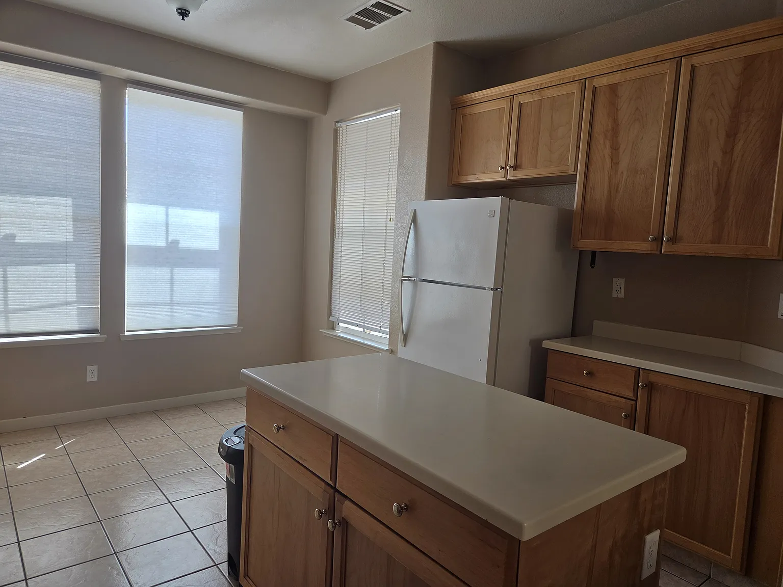 4 bed, 2.5 bath, 1800 sqft, $2,250 — Photo 3