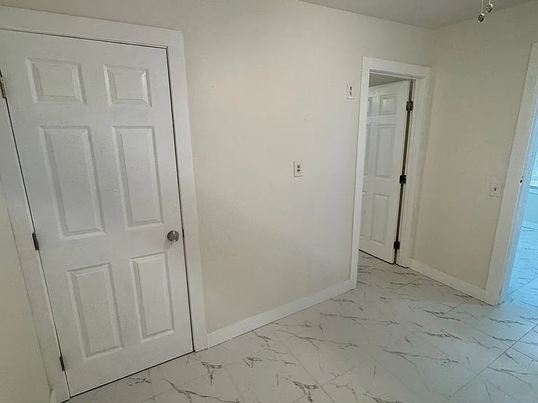 819 S Cypress Ave — Photo 38