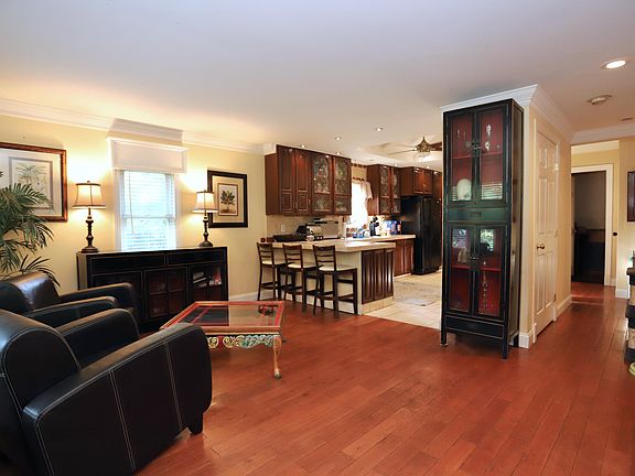 3rd image of 3401 Herron Point